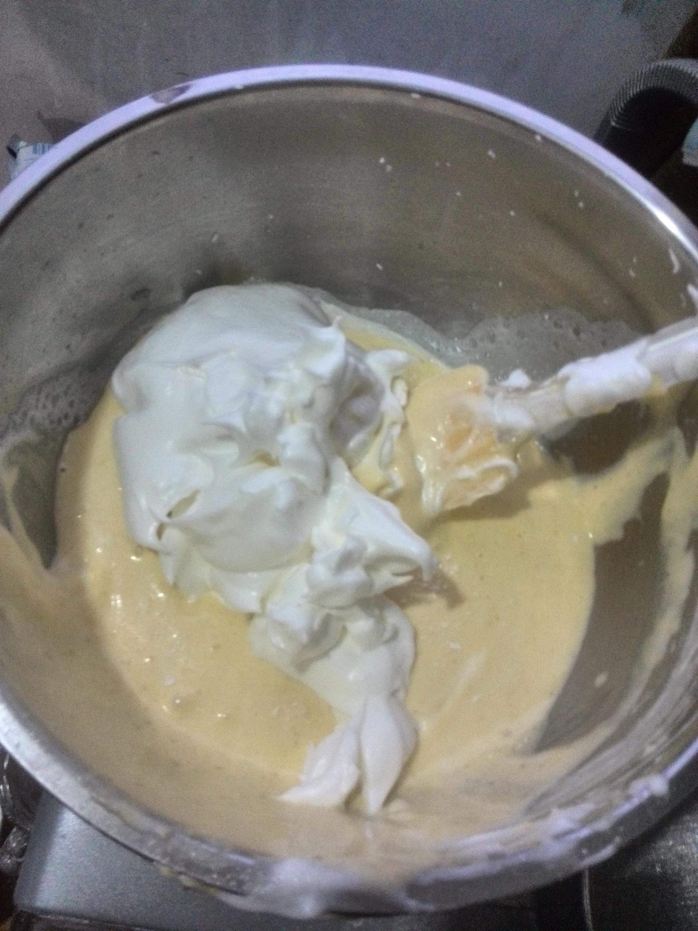 材料超簡單的雞蛋牛奶紙杯蛋糕的做法 步骤11