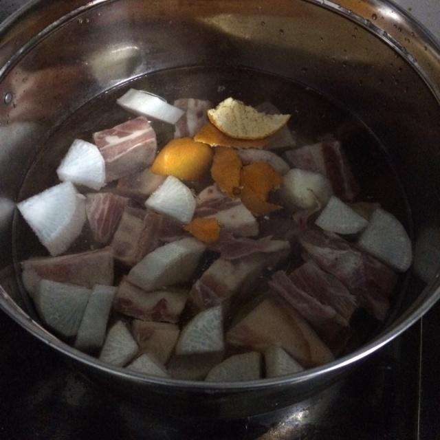 冬日暖心羊肉蘿卜湯的做法 步骤2