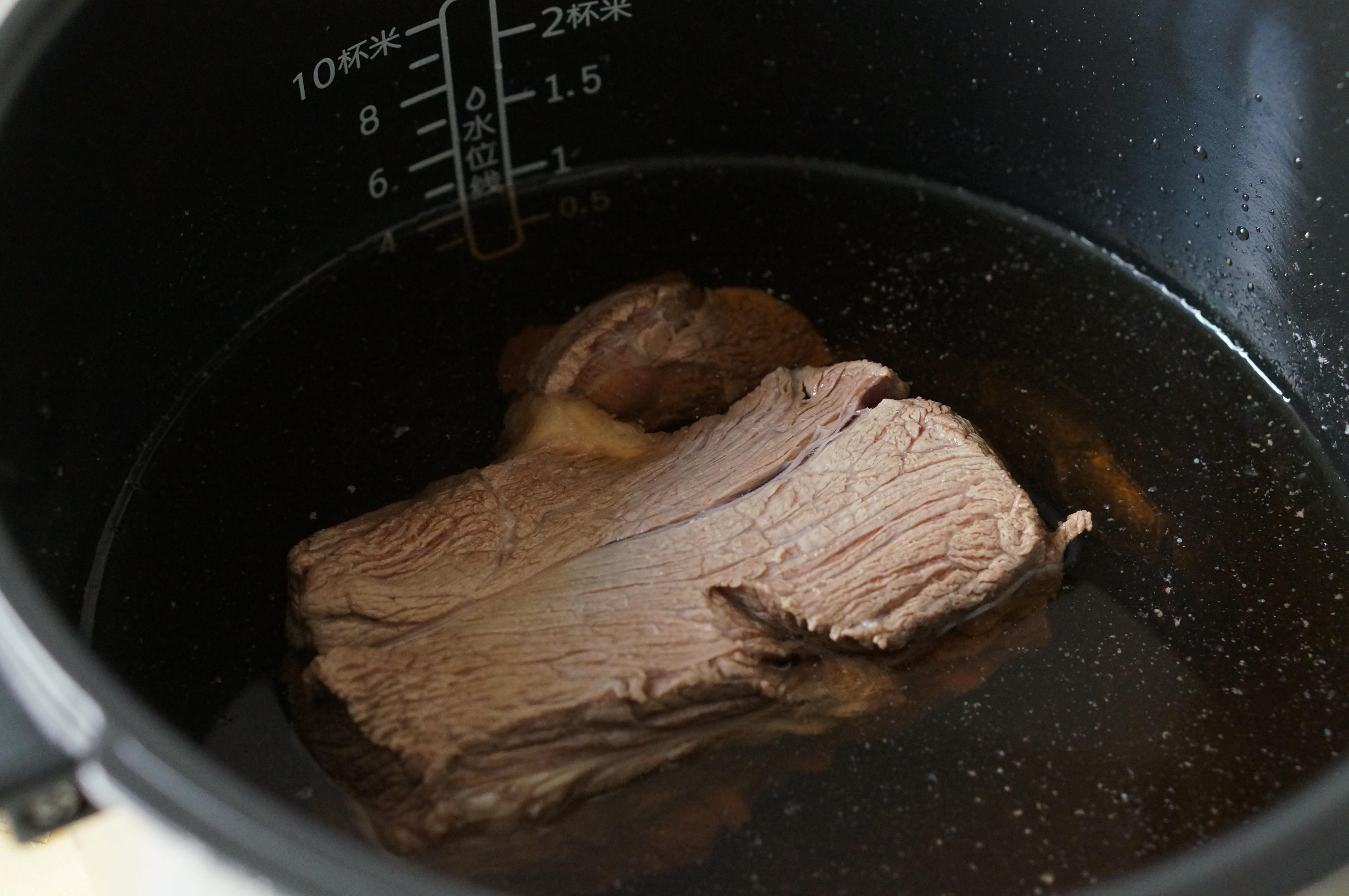 高壓鍋版白切牛肉（附超級香的蘸醬做法）的做法 步骤4