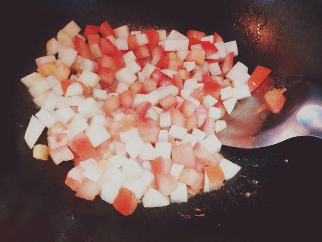 清香番茄土豆燴飯的做法 步骤2