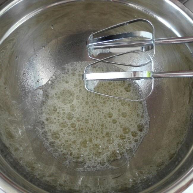 不易消泡的可可分蛋海綿蛋糕的做法 步骤3
