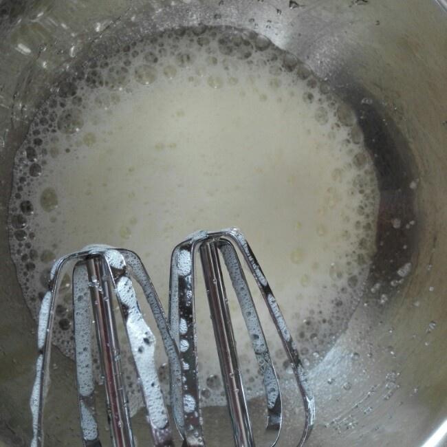 不易消泡的可可分蛋海綿蛋糕的做法 步骤4