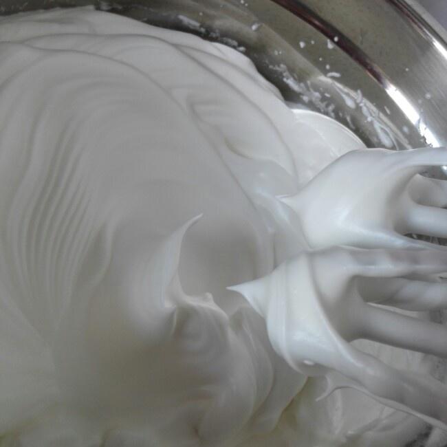 不易消泡的可可分蛋海綿蛋糕的做法 步骤6