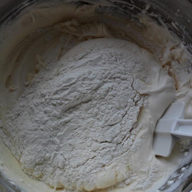 不易消泡的可可分蛋海綿蛋糕的做法 步骤9