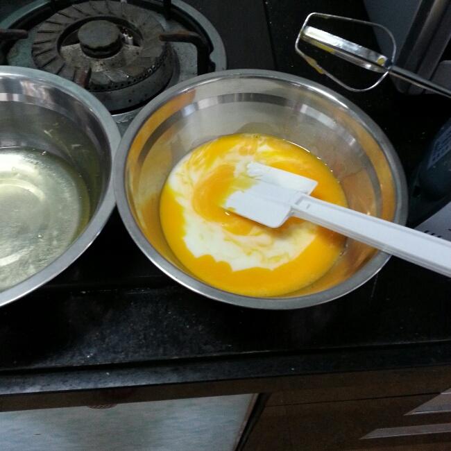 6寸圓模酸奶蛋糕的做法 步骤2