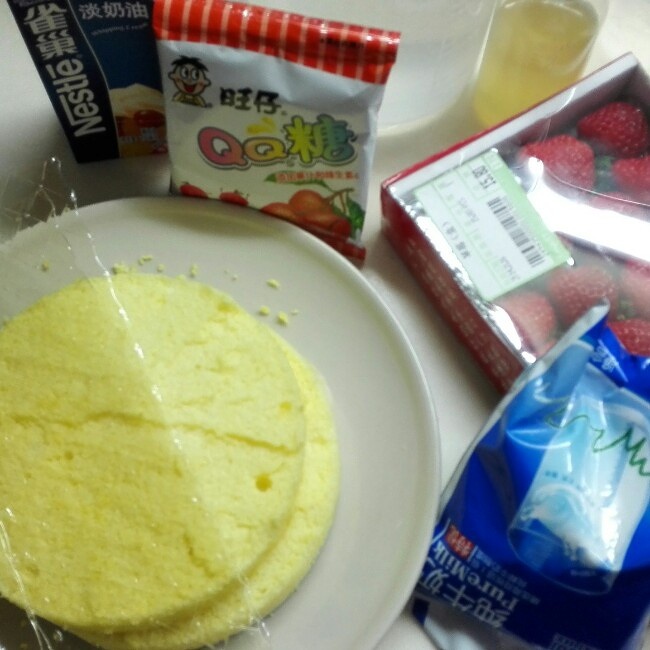 草莓慕斯蛋糕的做法 步骤1