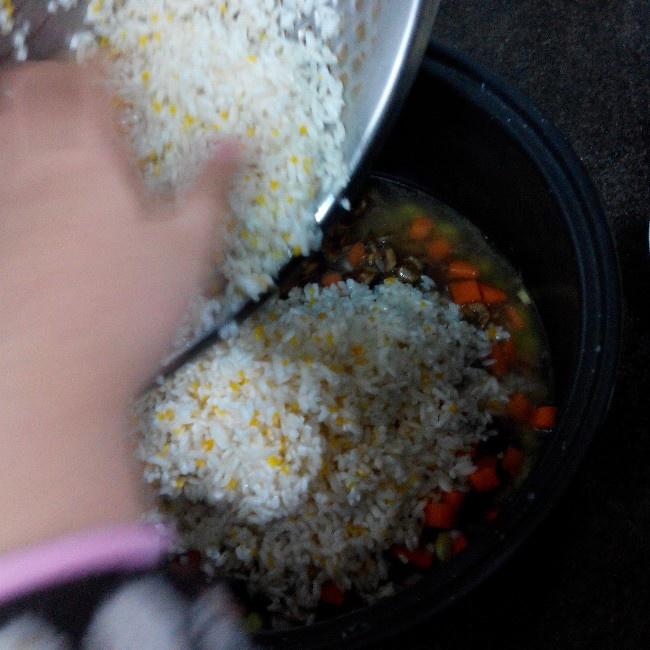 糯香排骨飯電飯煲燜飯系列(七歲兒童版)的做法 步骤11