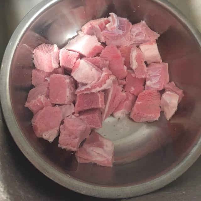 胡蘿卜炖牛肉（電高壓鍋版）的做法 步骤1