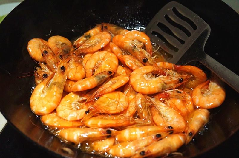全步驟的 干鍋香辣蝦-喜歡吃辣的按照這個方法來的做法 步骤5