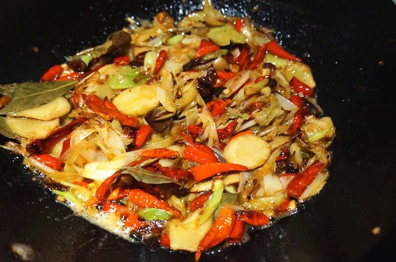 全步驟的 干鍋香辣蝦-喜歡吃辣的按照這個方法來的做法 步骤9