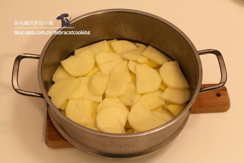 培根奶香焗土豆的做法 步骤2
