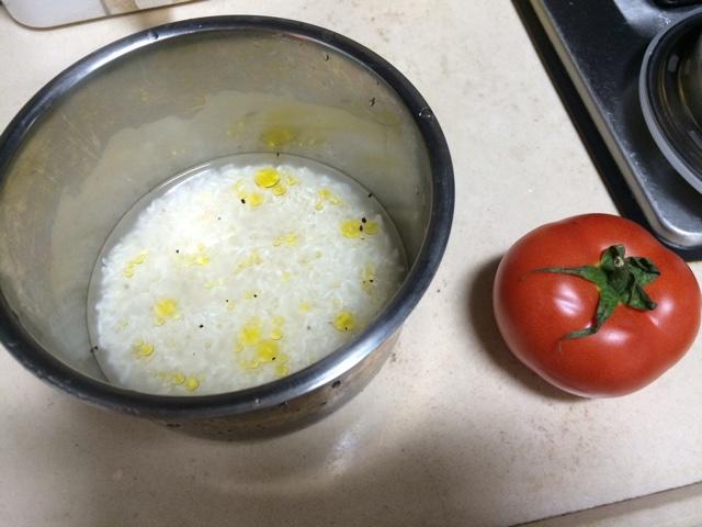 一顆番茄飯(簡單版)的做法 步骤1