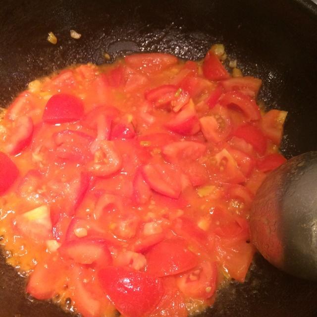 蕃茄濃湯（教你番茄濃湯怎麼才會鮮甜濃郁/超簡單但好吃到停不下來）的做法 步骤2