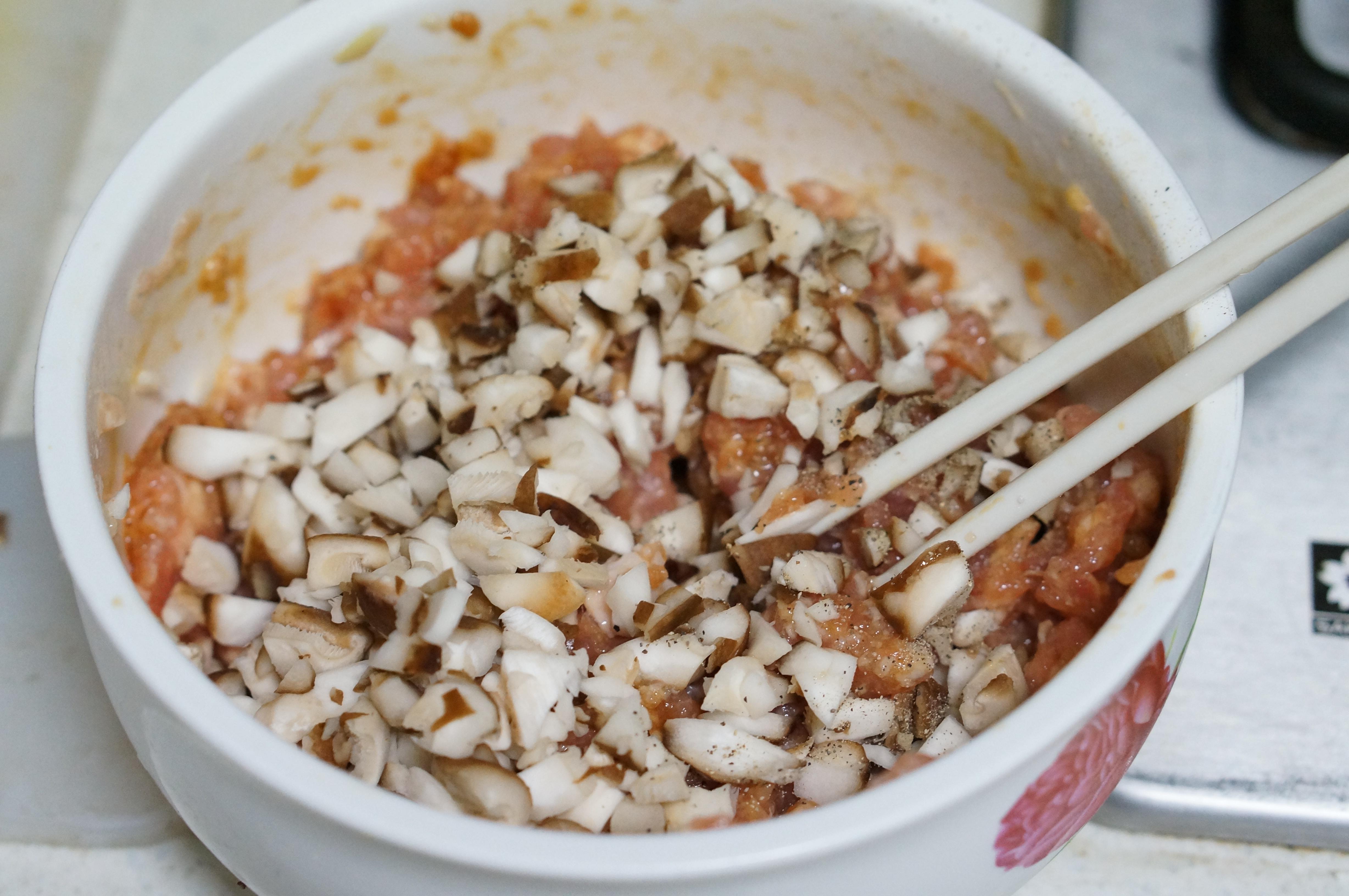 柔嫩多汁的肉肉吃法——芝士焗香菇肉餅的做法 步骤4