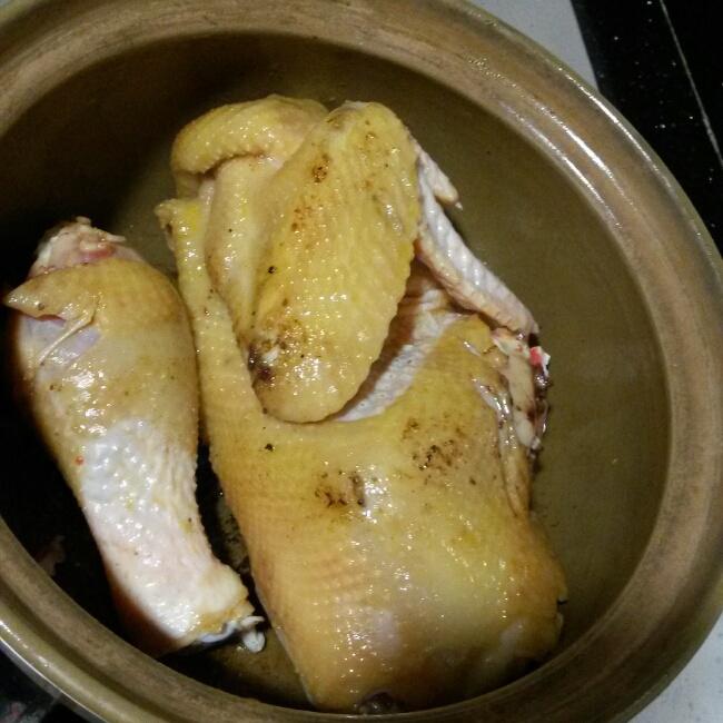 砂鍋鹽焗雞的做法 步骤3