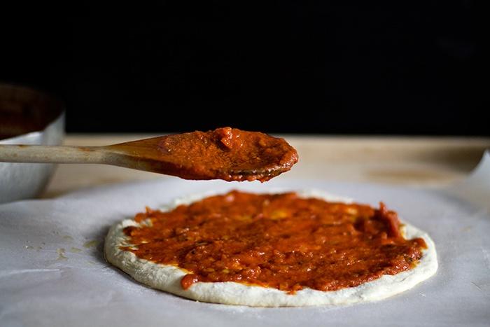 茄子帕瑪森干酪披薩（附披薩醬做法）的做法 步骤6