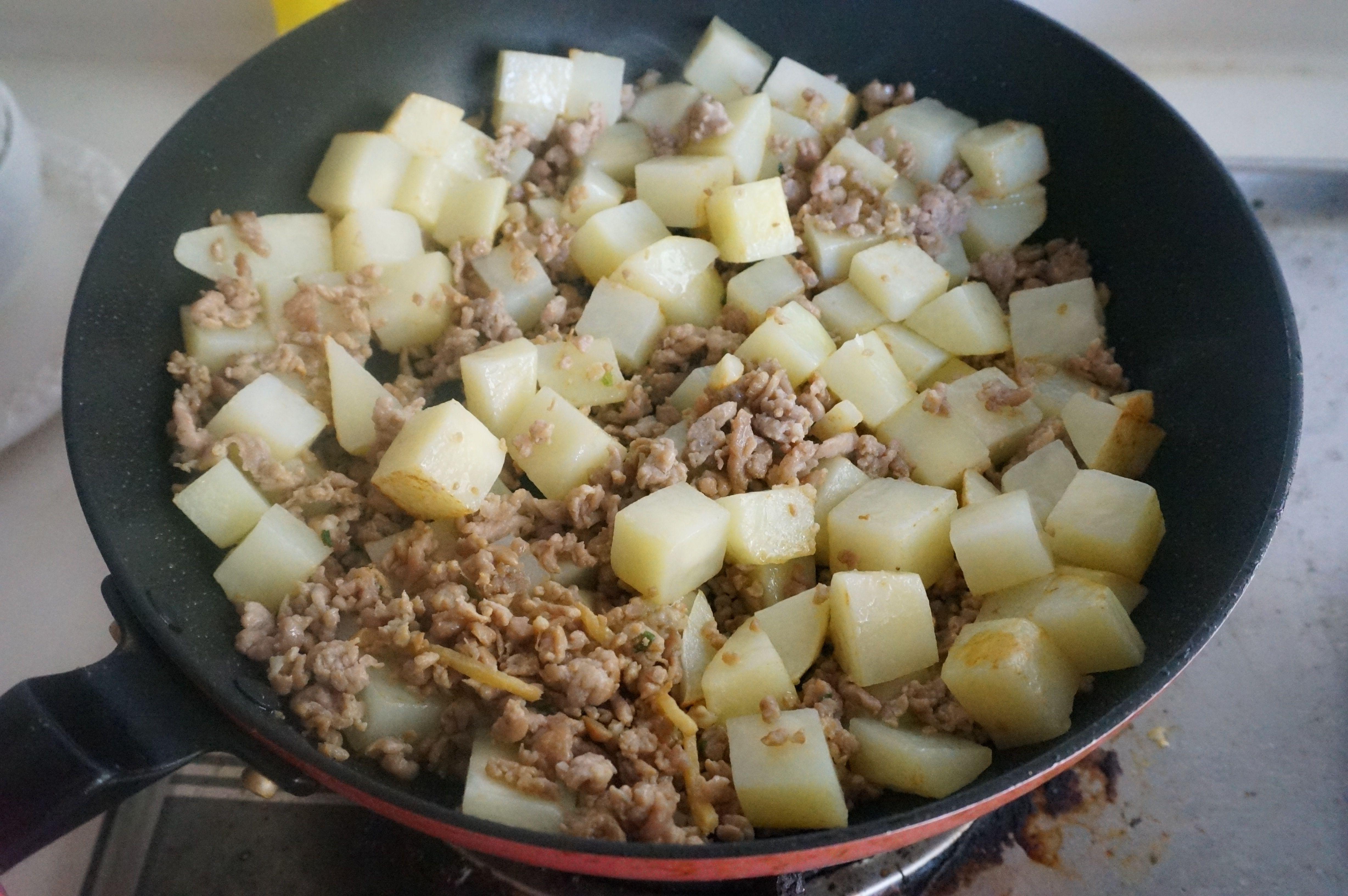 咖喱肉末土豆的做法 步骤4