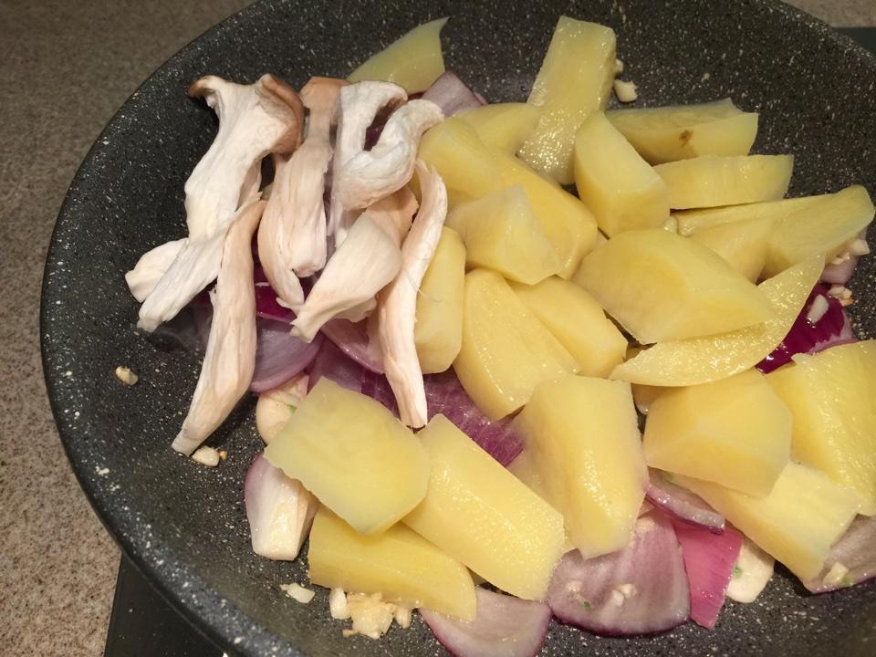 蒜蓉土豆炒雞胸肉的做法 步骤5