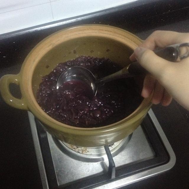 簡易版黑加侖提子果醬的做法 步骤2