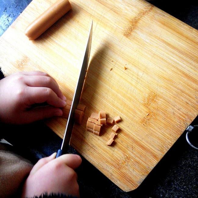 香菇香腸胡蘿卜燜飯電飯煲燜飯系列(七歲兒童版)的做法 步骤3