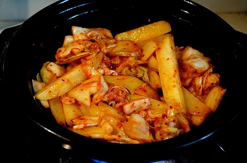 韓國辣白菜土豆湯-泡菜湯的做法 步骤3