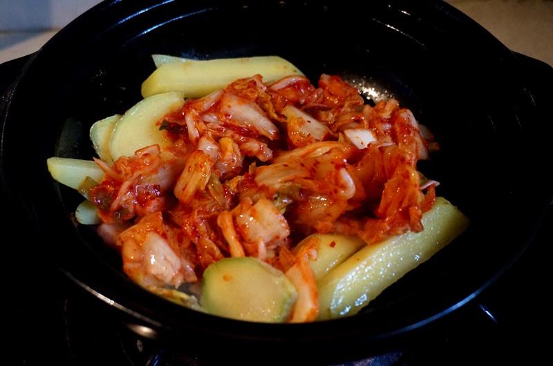 韓國辣白菜土豆湯-泡菜湯的做法 步骤2