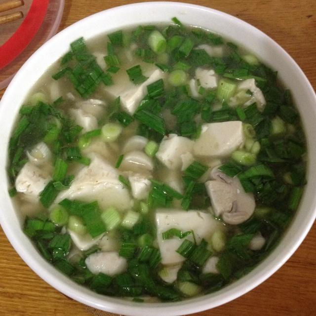 豆腐蘑菇湯的做法 步骤1