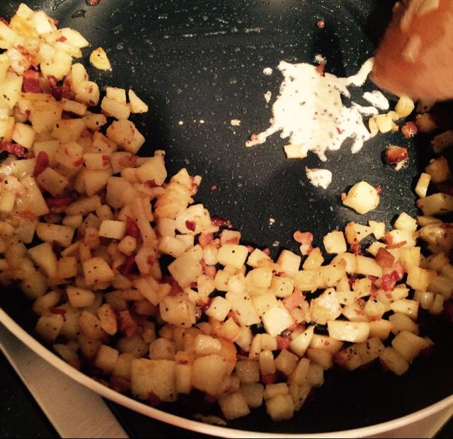 培根火腿Omelet及煎土豆，美式早餐的做法 步骤11