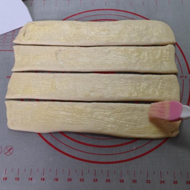 日式煉乳面包的做法 步骤2