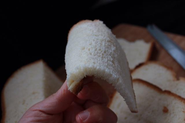 面包機也能做成拉絲的鮮奶吐司--茱珠100條吐司（九）的做法 步骤17
