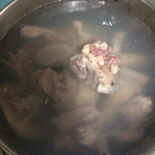 炖鴿子藥材湯的做法 步骤2