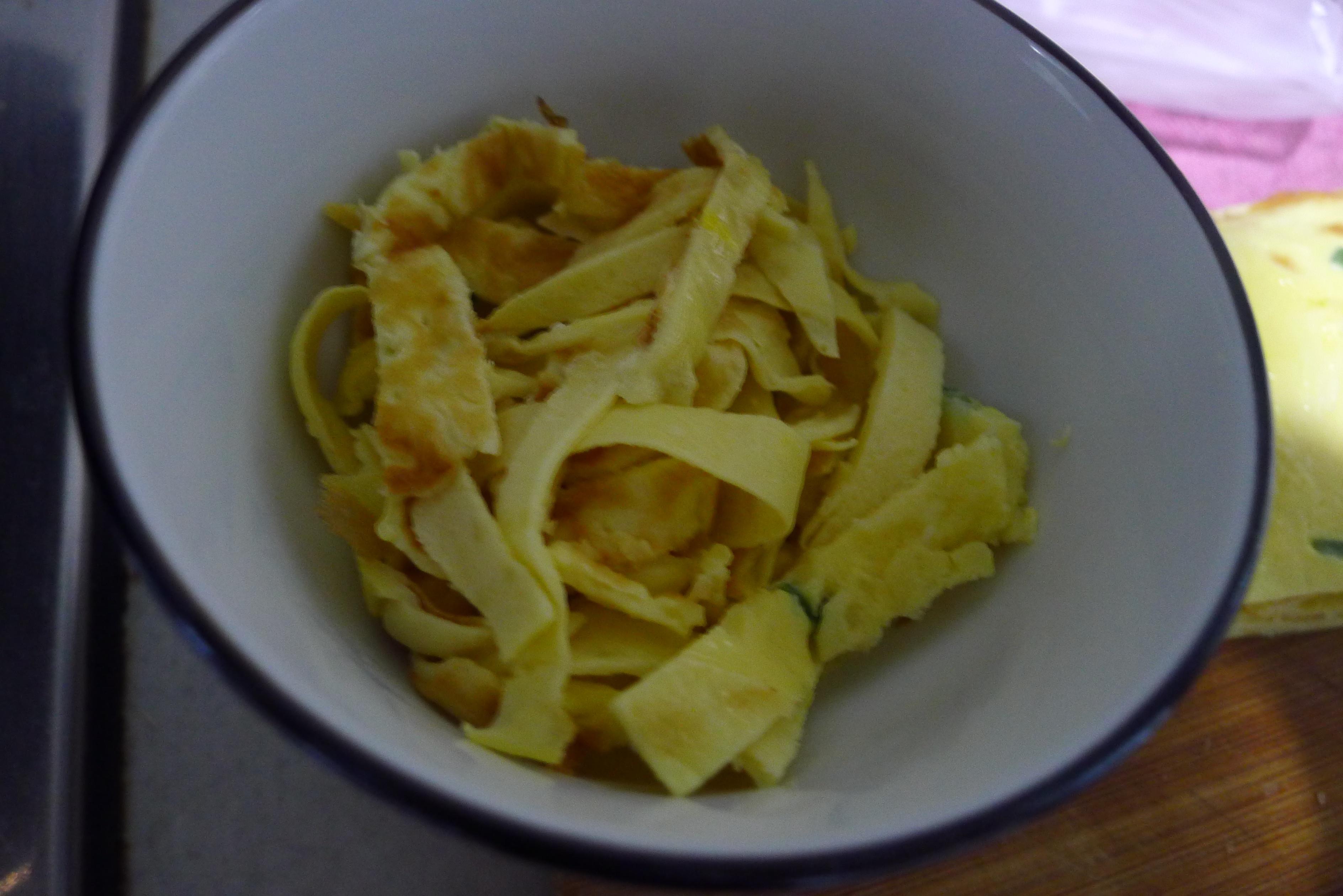 吃餛飩也要好湯之————紫菜蛋皮湯的做法 步骤3
