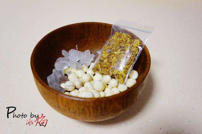 應季而食——桂花糖水雞頭米的做法 步骤1