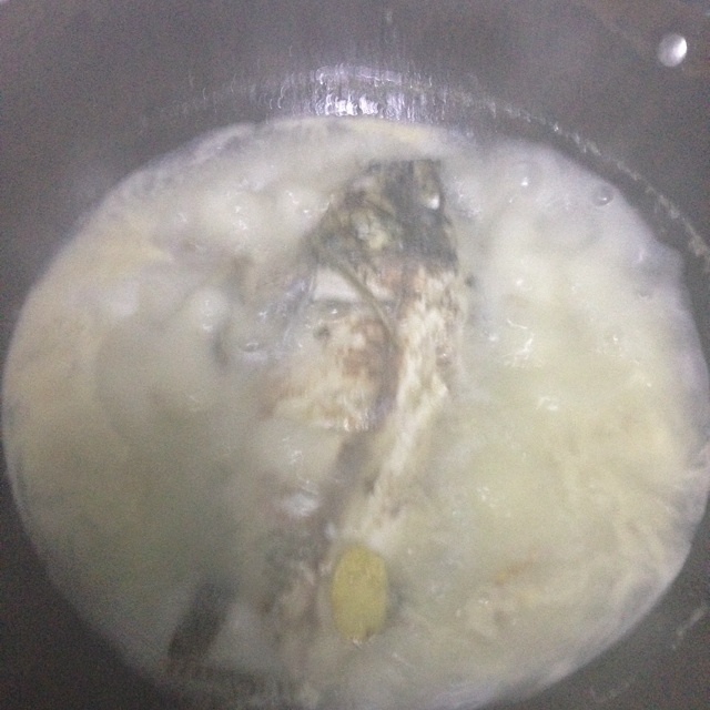 蘿卜絲鯽魚奶白湯的做法 步骤5