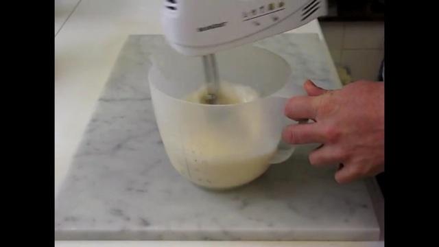 Basic pancake recipe的做法 步骤3