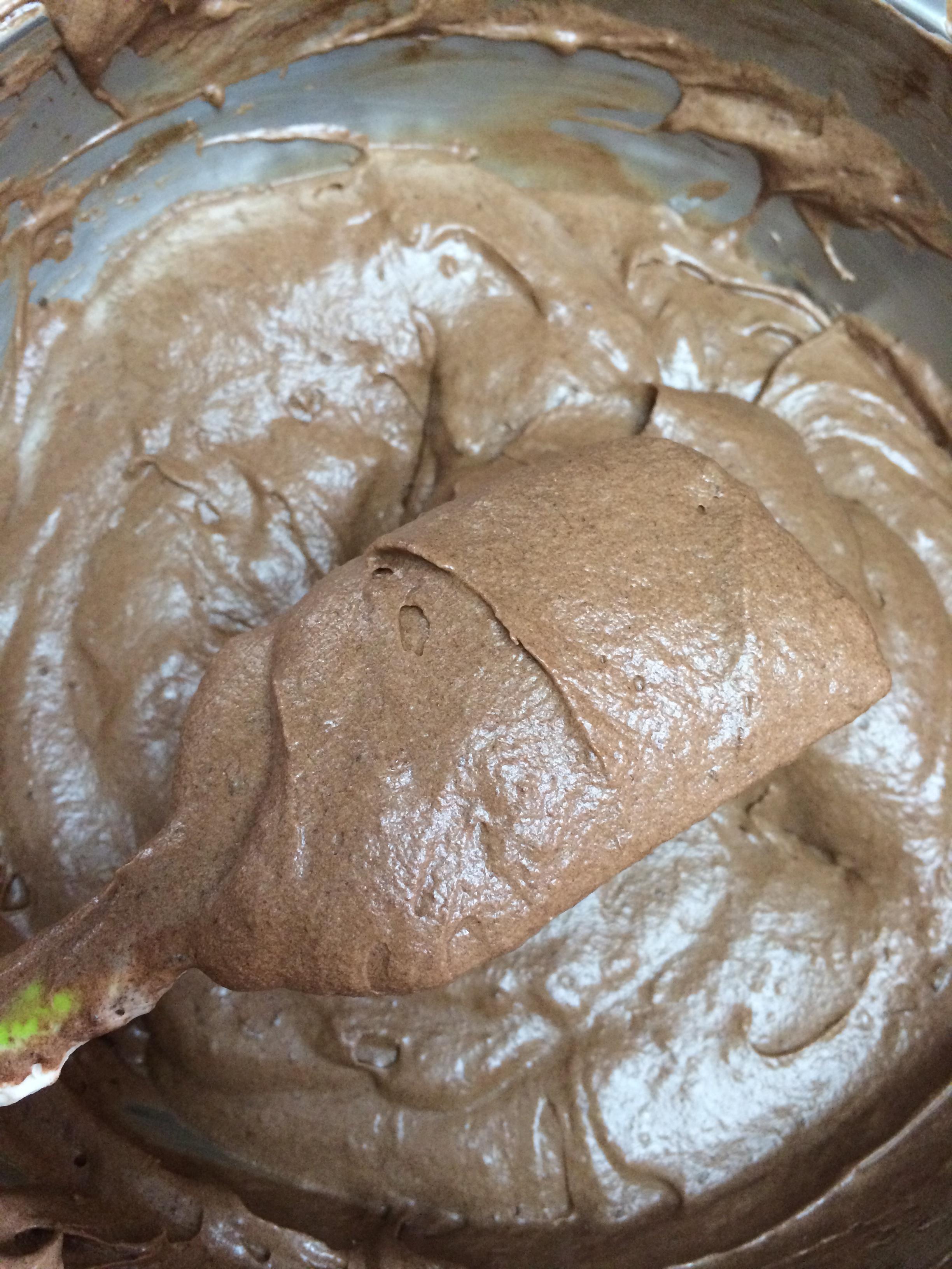 黑森林蛋糕（巧克力櫻桃奶油蛋糕）-Miya的做法 步骤7