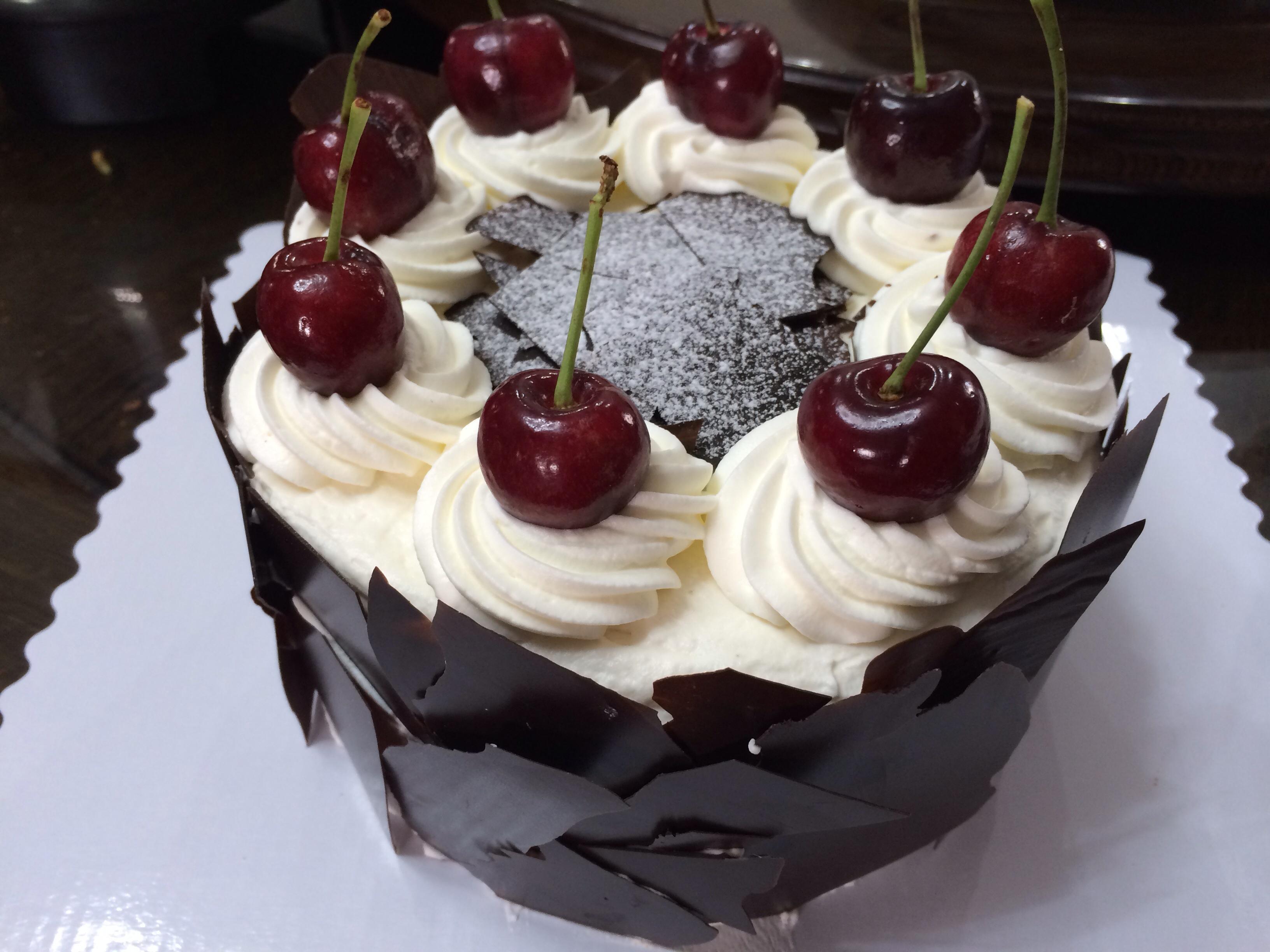 黑森林蛋糕（巧克力櫻桃奶油蛋糕）-Miya的做法 步骤18