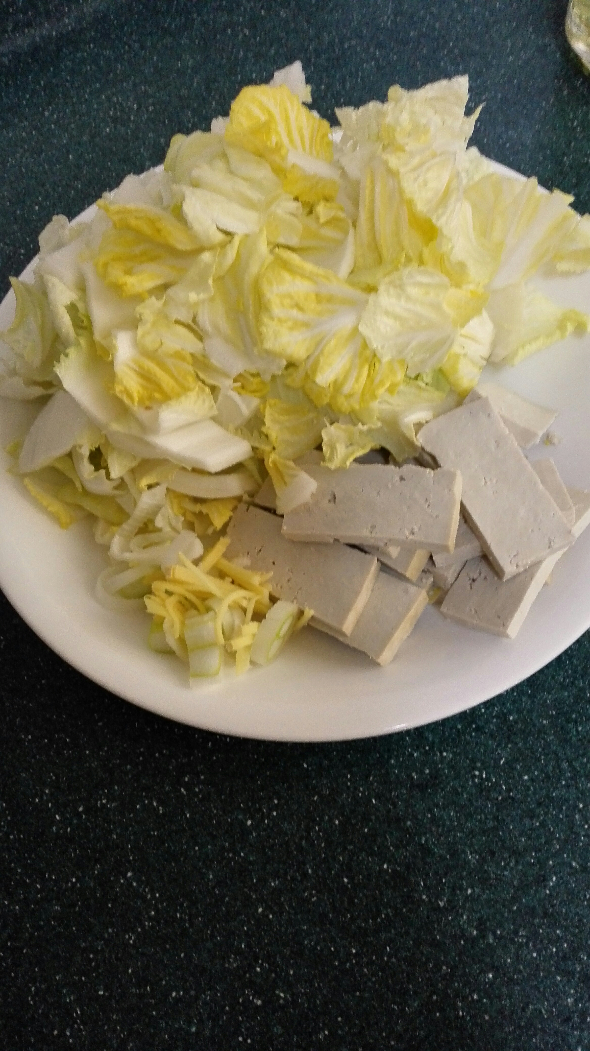 豆腐炖白菜的做法 步骤1