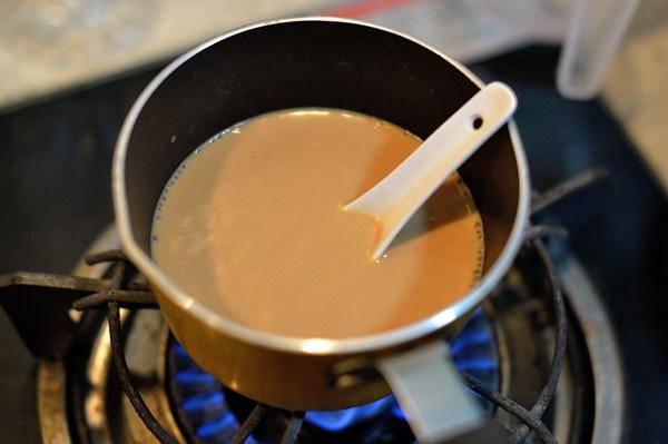 自制香濃奶茶的做法 步骤2