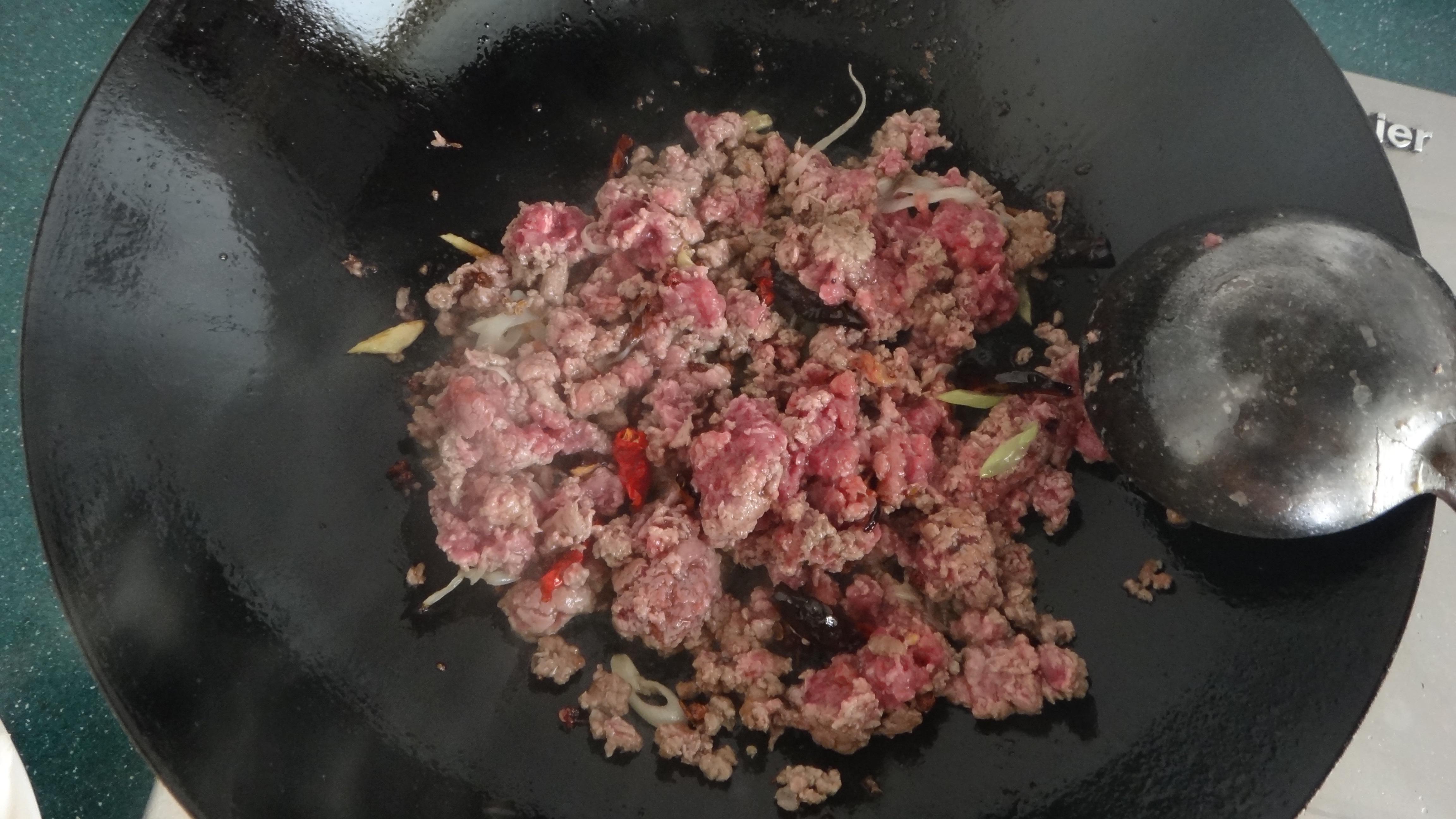 米炒牛肉的做法 步骤4