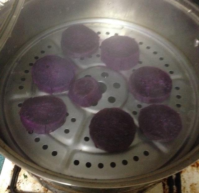 寶寶輔食︰奶香紫薯餅（12m+）的做法 步骤1
