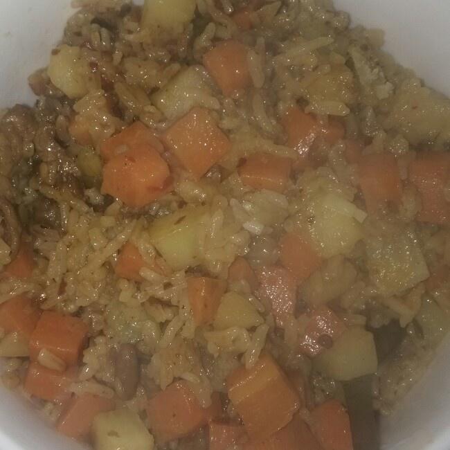 電飯鍋土豆胡蘿卜肉絲燜飯的做法 步骤5