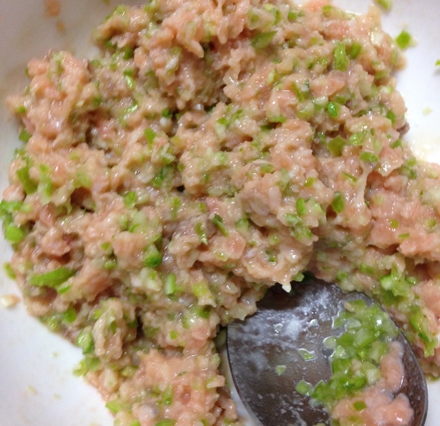 寶寶輔食︰三文魚蘆筍小煎餅（12m+）的做法 步骤3