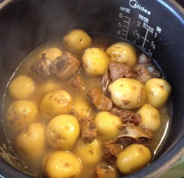 小排土豆燜飯（電飯煲）的做法 步骤5