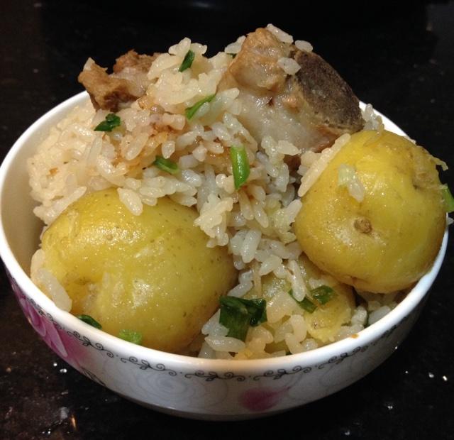 小排土豆燜飯（電飯煲）的做法 步骤8