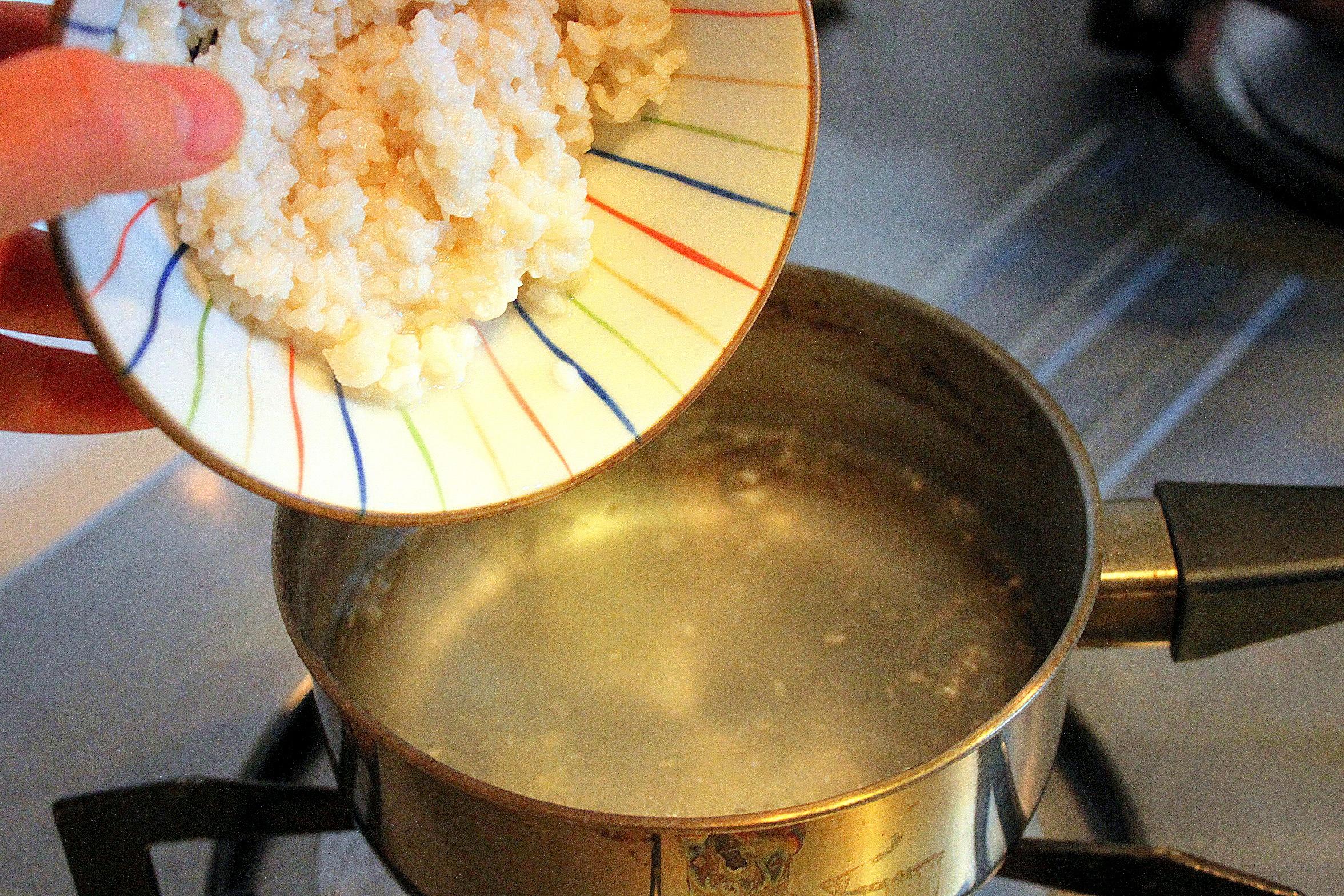 獼猴桃酒釀甜湯的做法 步骤3