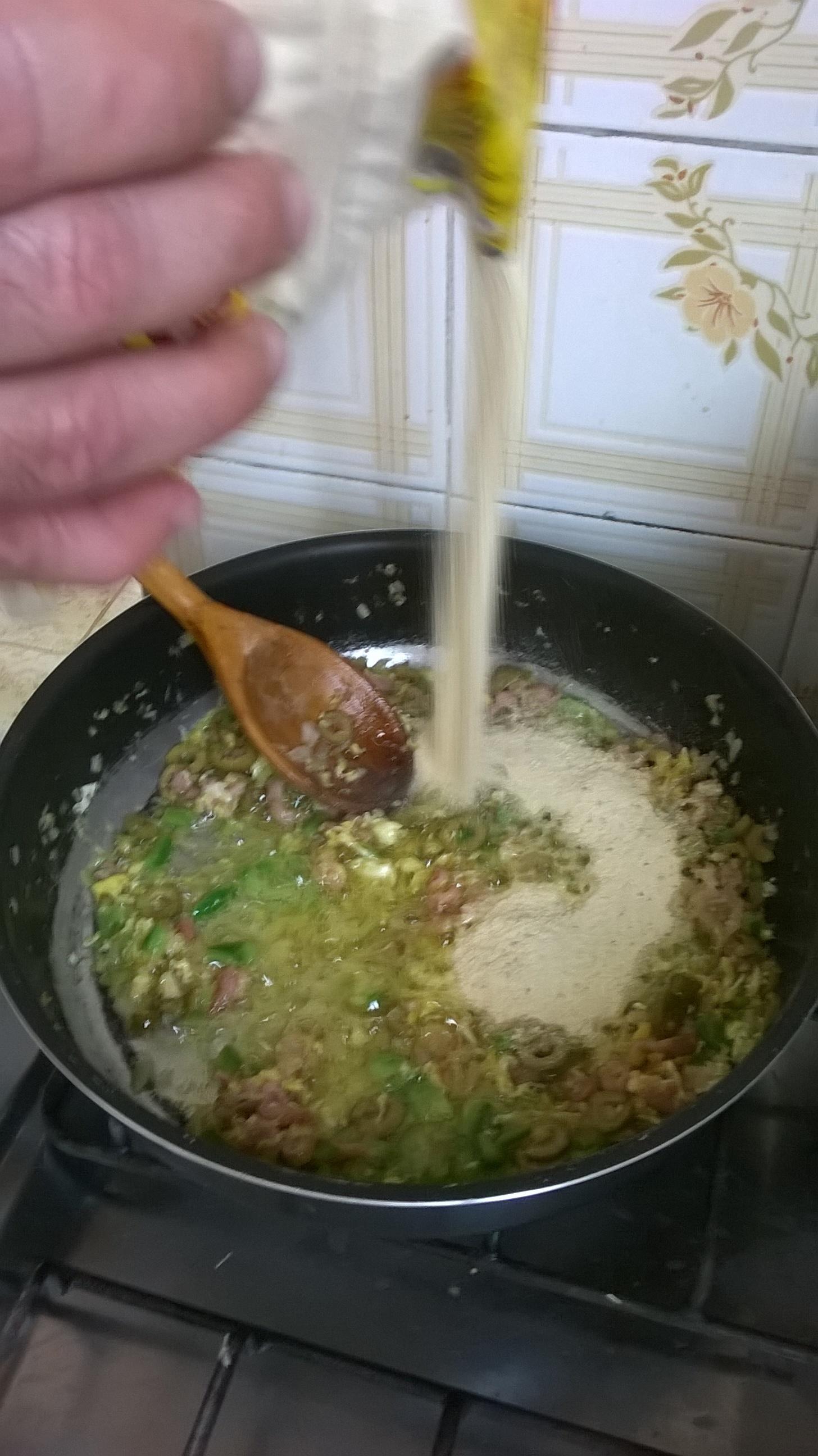 脆酥木薯粉farofa #巴西國菜# 黑豆炖肉、巴西烤肉必備配菜（6人份）的做法 步骤10