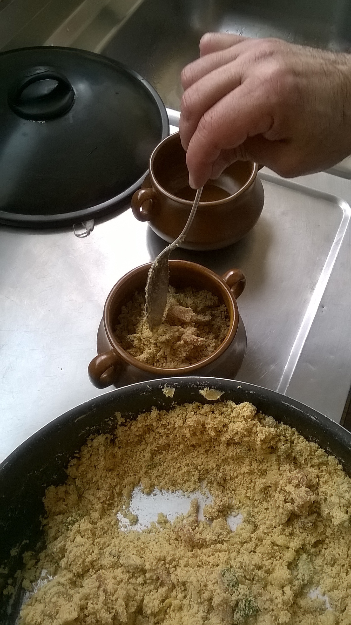 脆酥木薯粉farofa #巴西國菜# 黑豆炖肉、巴西烤肉必備配菜（6人份）的做法 步骤15