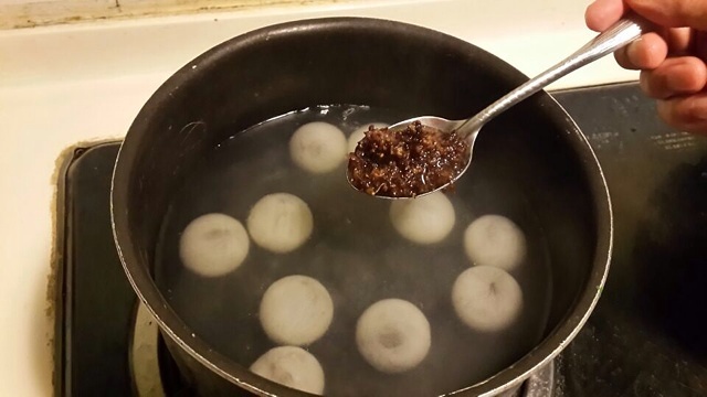 藕粉水晶芝麻湯圓的做法 步骤4