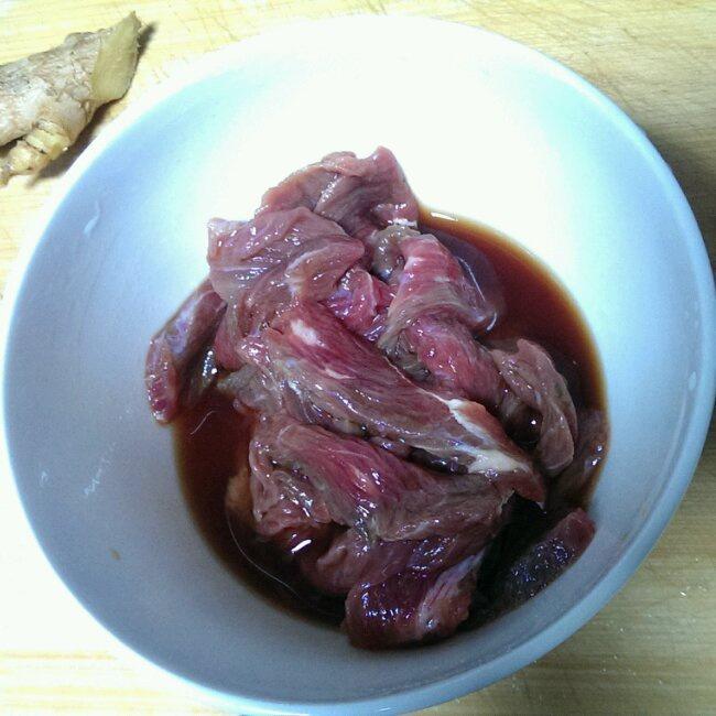 酸菜牛肉粉絲湯的做法 步骤2